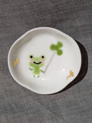 【德田八十吉陶房】オンラインショップ作品紹介　豆皿『かえる』と『ピンクかえる』